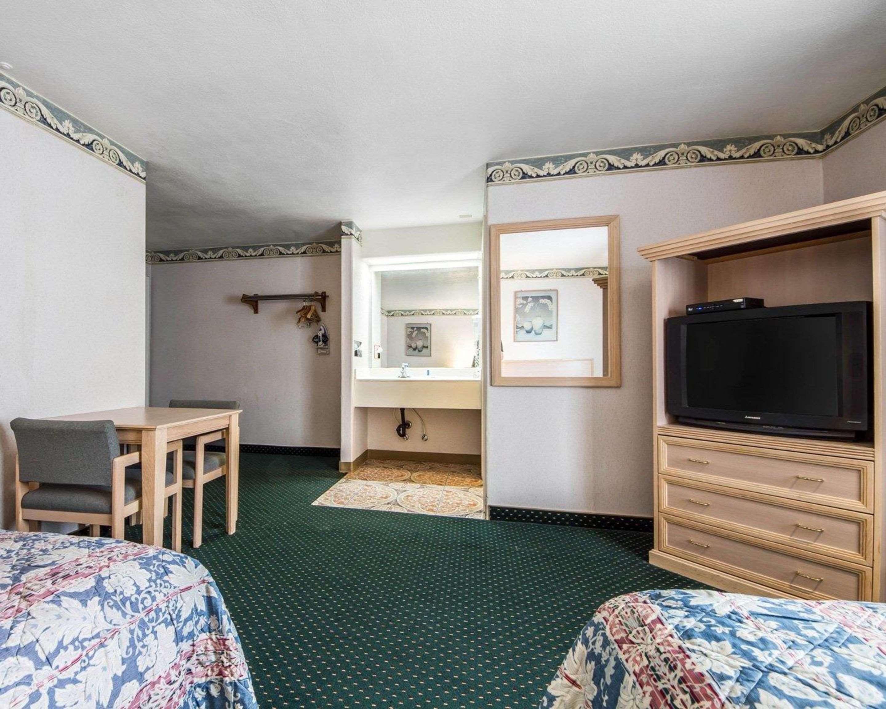 Rodeway Inn Monterey Near Fairgrounds Eksteriør bilde